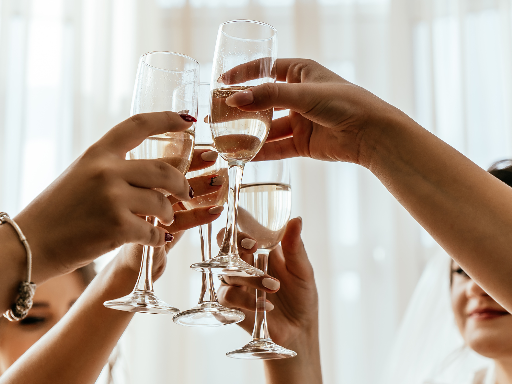 🍾 Champagne, Crémant ou Pétillant naturel : lequel choisir pour le réveillon ?